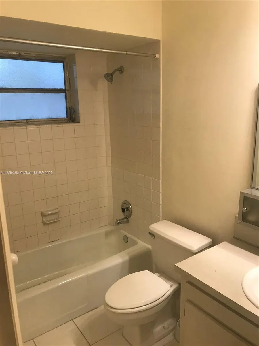 1239 Mariposa Ave, #3