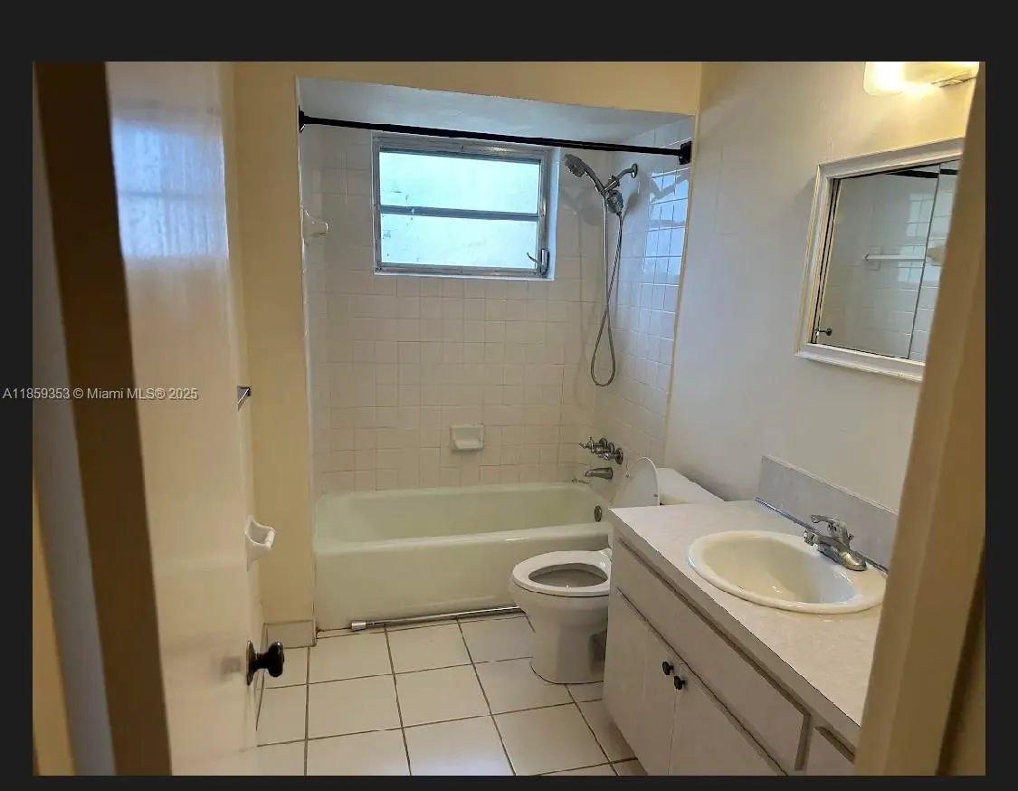 1239 Mariposa Ave, #3