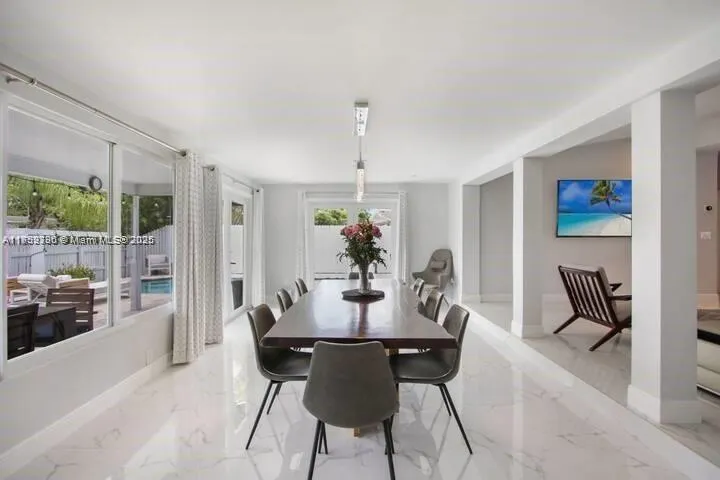 2442 Bimini Ln
