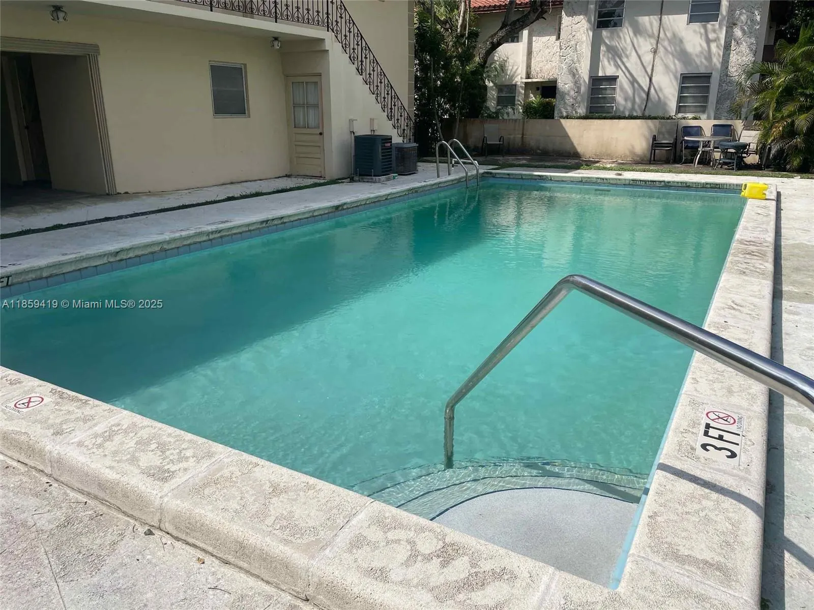 1239 Mariposa Ave, #6