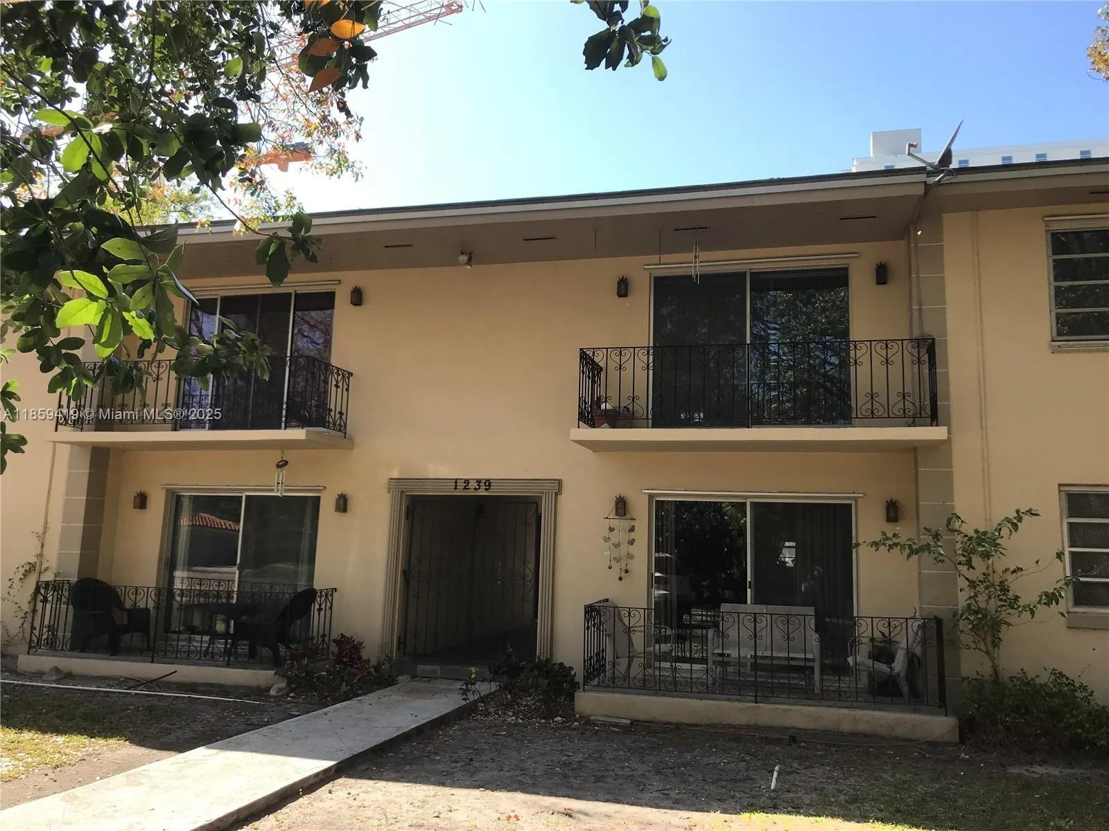 1239 Mariposa Ave, #6