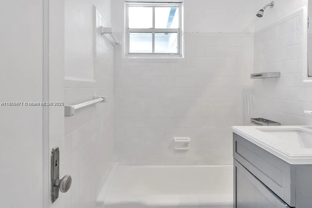 717 Espanola Way, #211