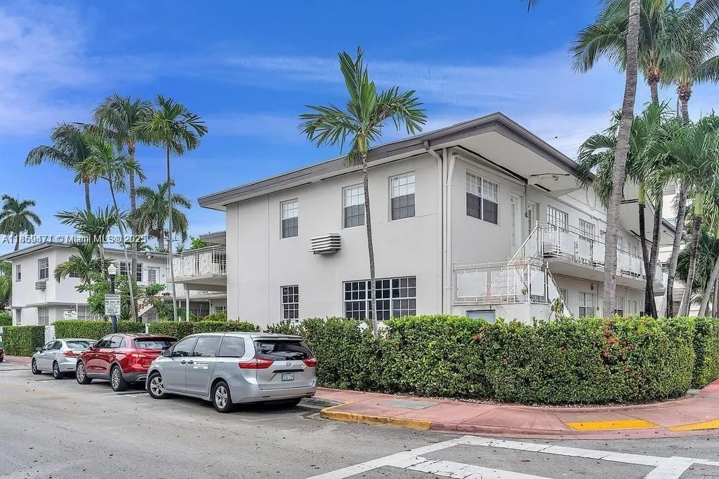 717 Espanola Way, #211