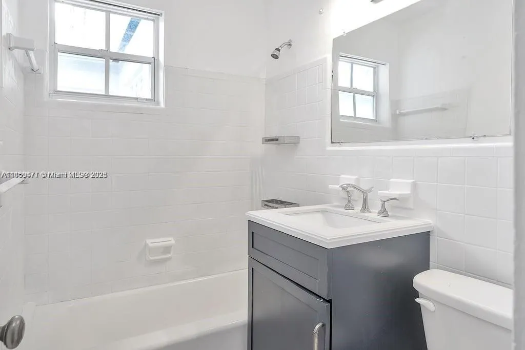 717 Espanola Way, #211
