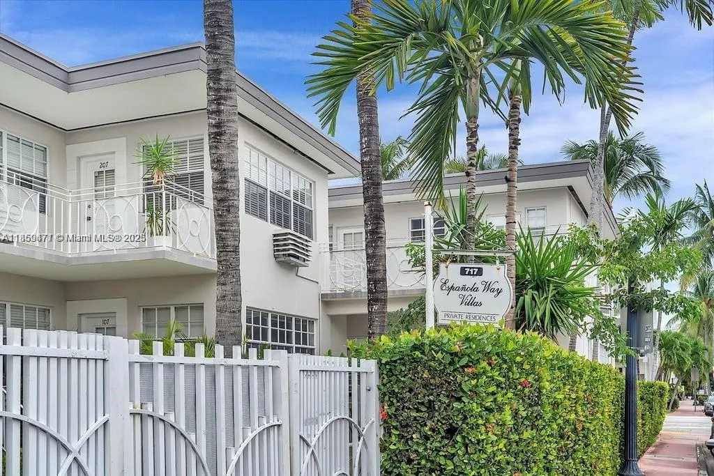717 Espanola Way, #211