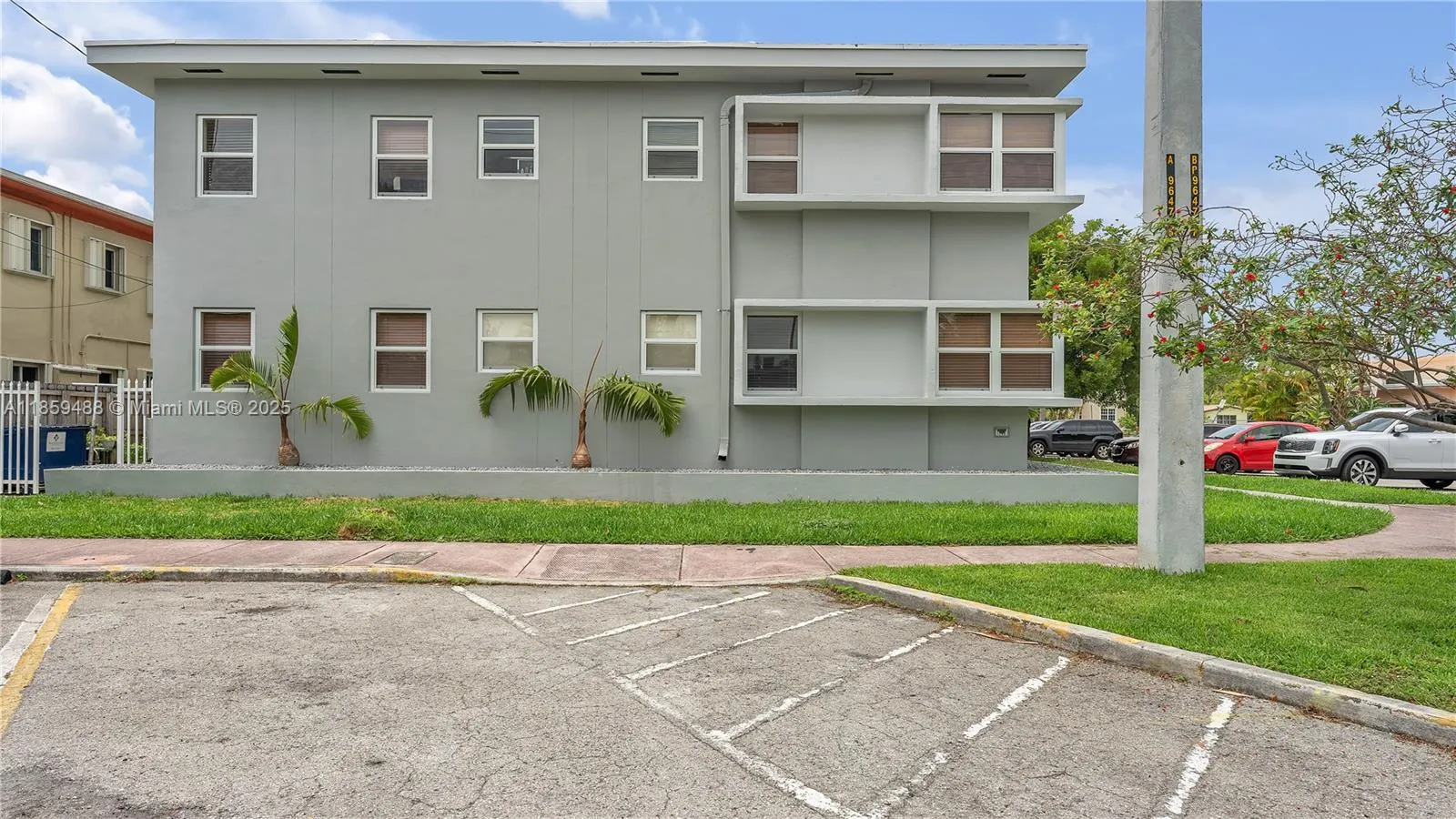 1905 Calais Dr