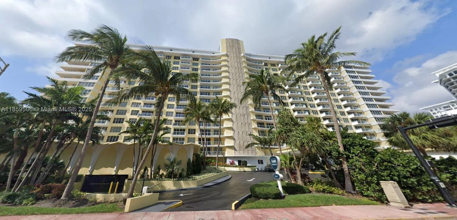 5600 Collins Ave, #17W