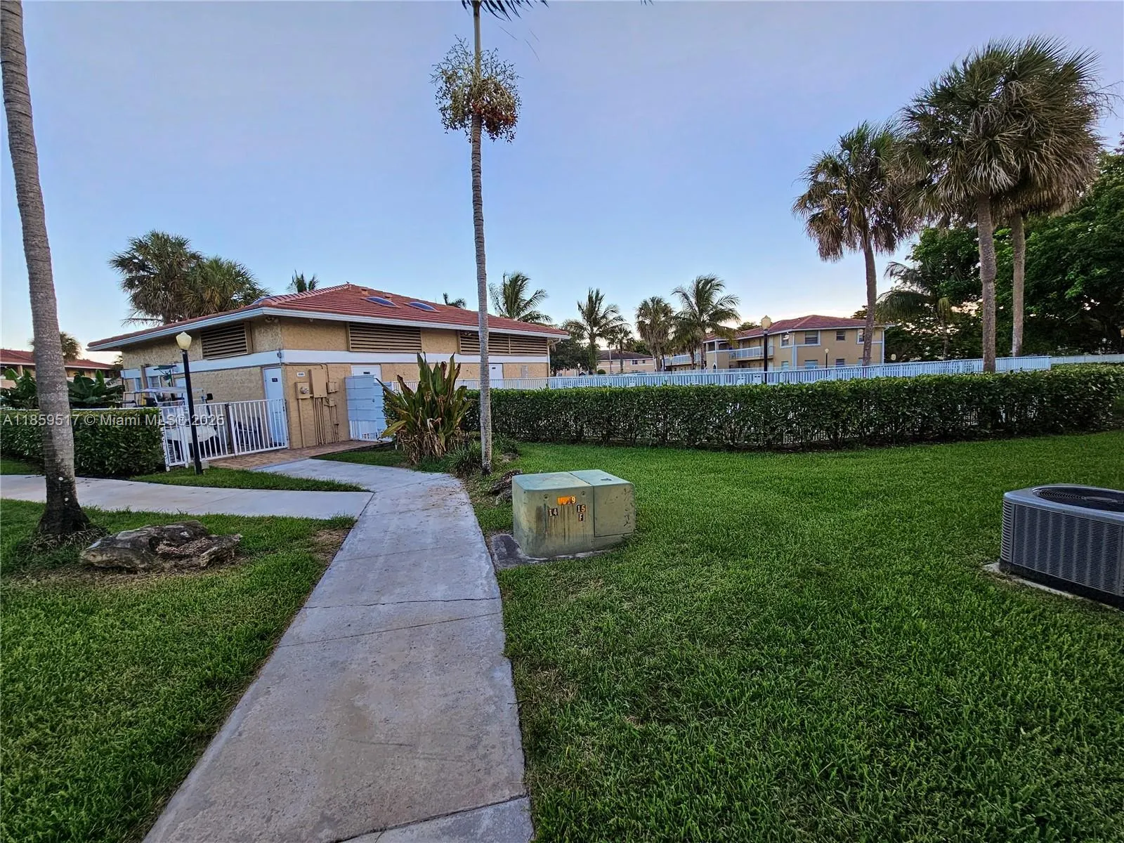 10137 Twin Lakes Dr, #2-E