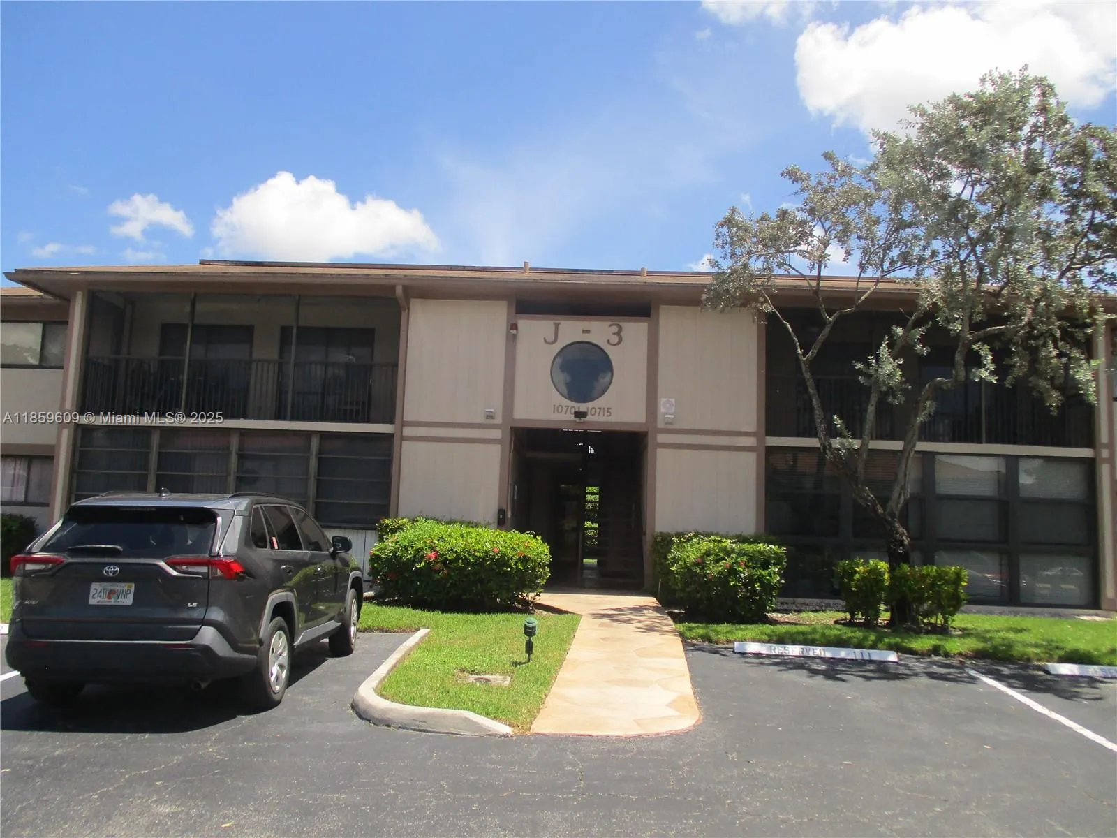 10715 W Clairmont Cir, #212