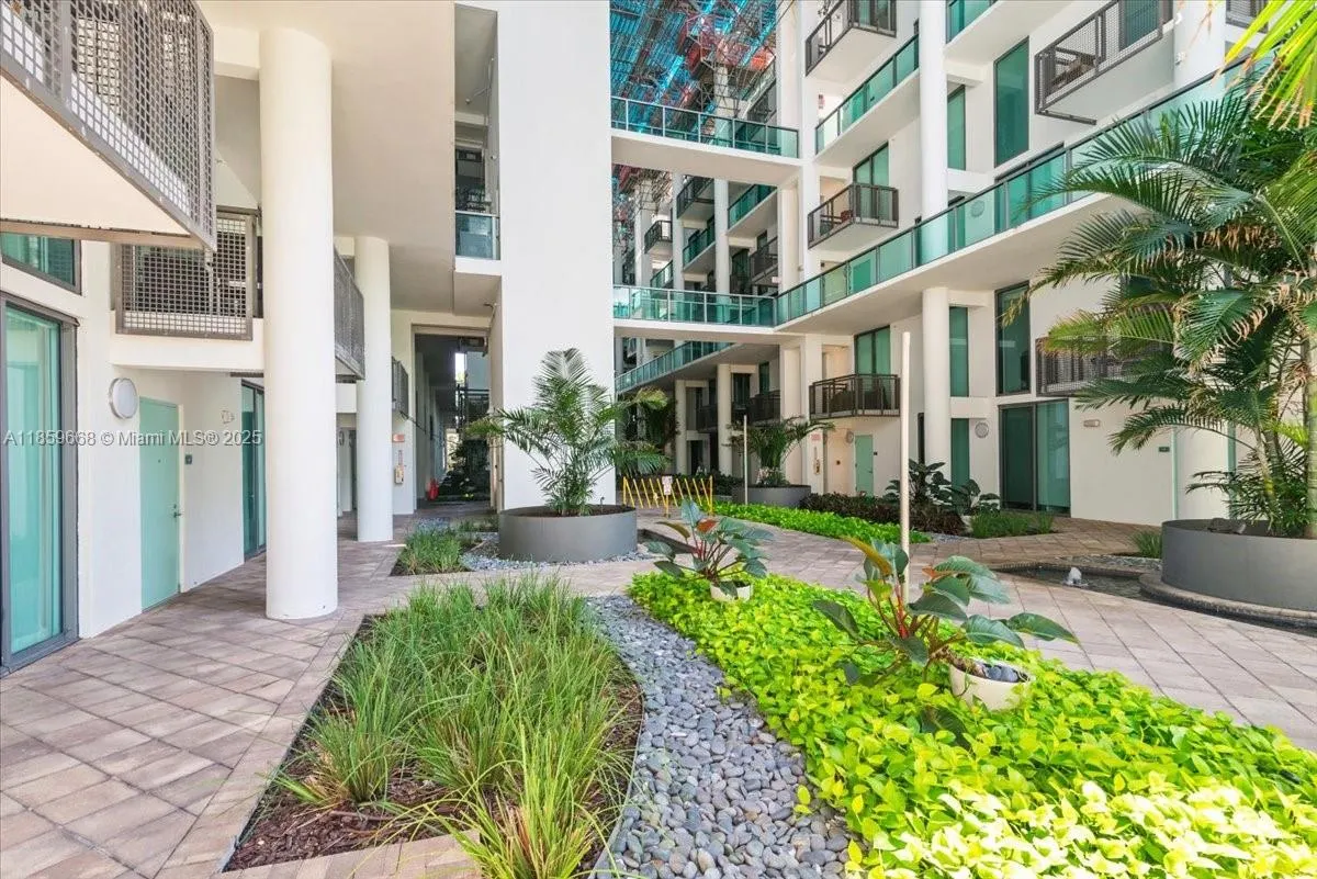 6000 Collins Ave, #146