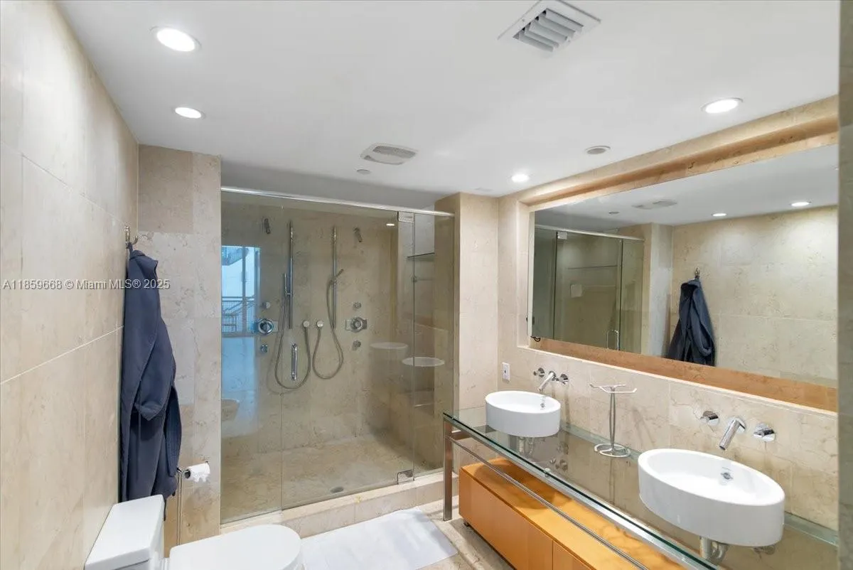 6000 Collins Ave, #146