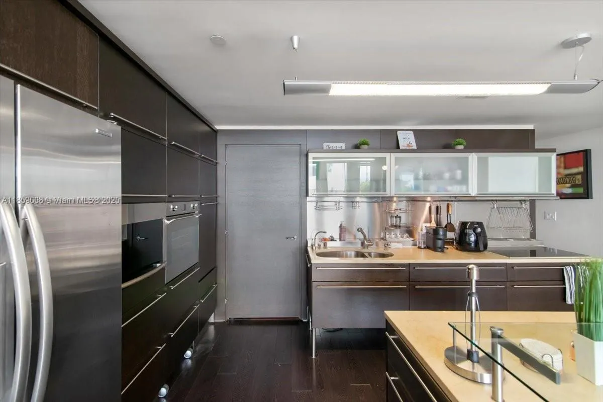 6000 Collins Ave, #146
