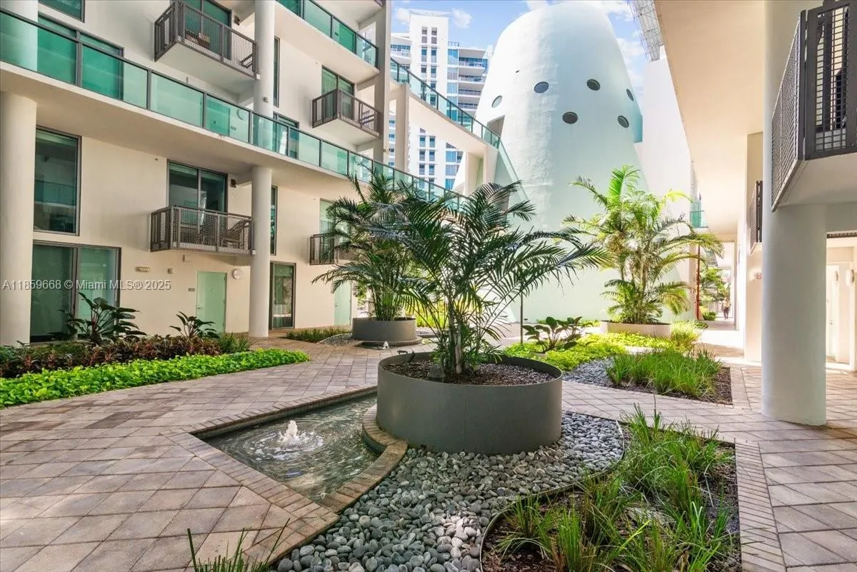 6000 Collins Ave, #146