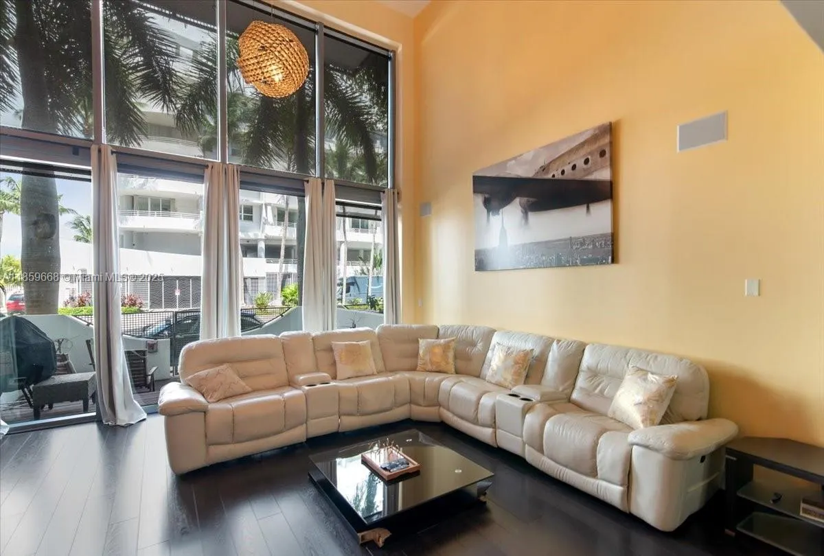 6000 Collins Ave, #146