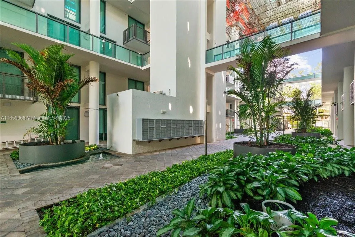 6000 Collins Ave, #146