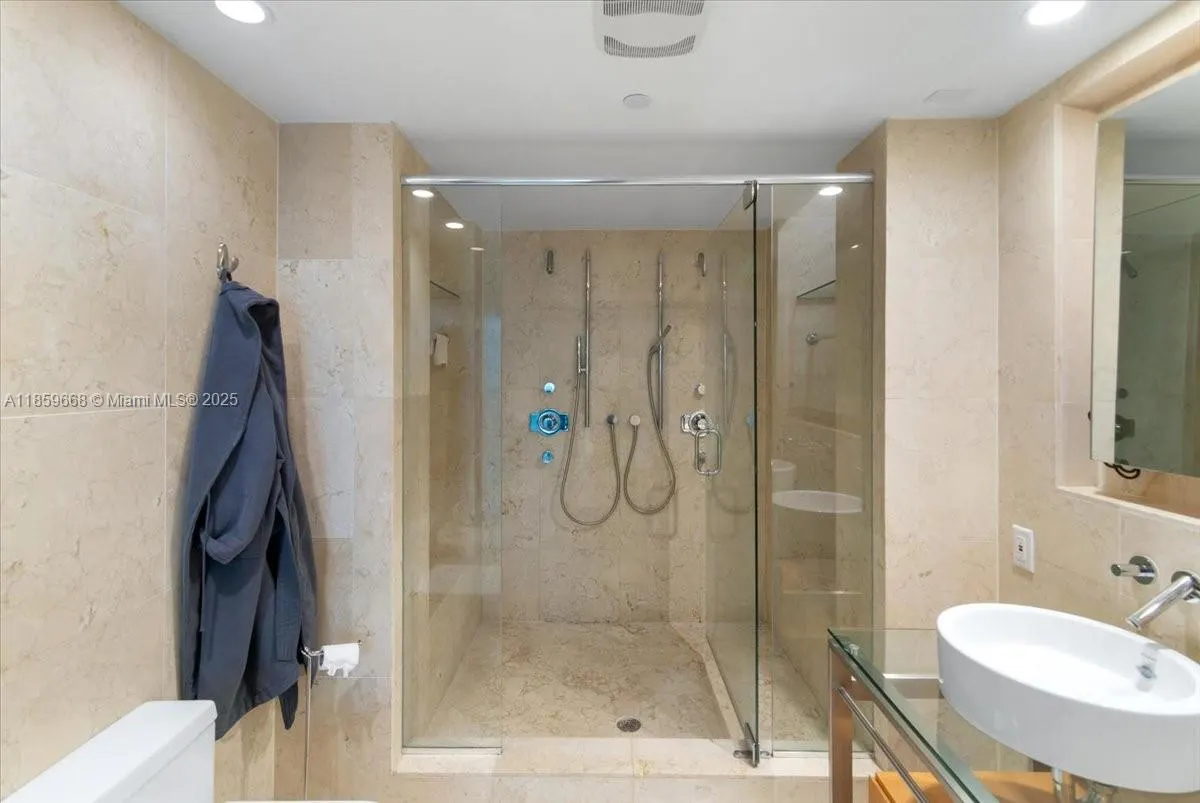 6000 Collins Ave, #146