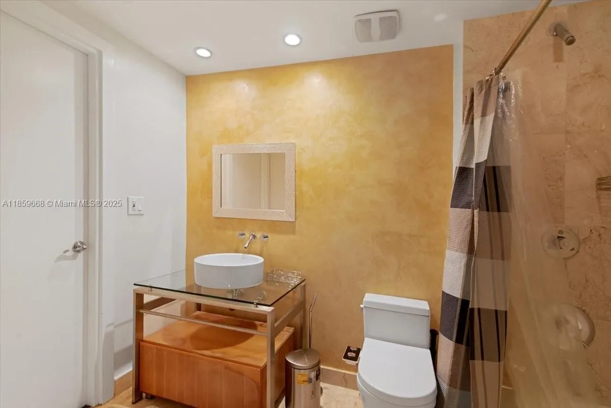 6000 Collins Ave, #146
