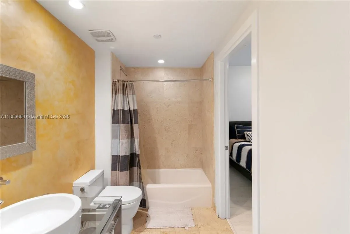 6000 Collins Ave, #146