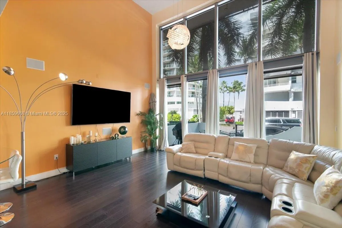 6000 Collins Ave, #146