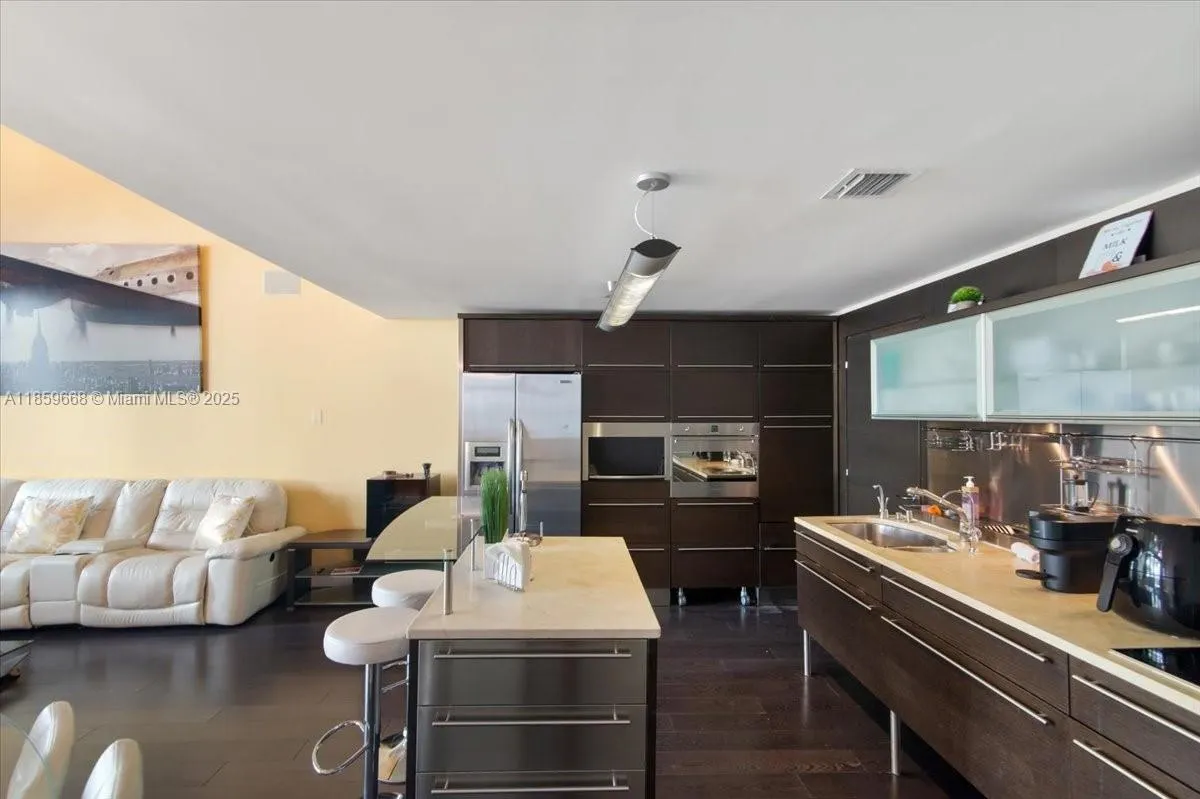 6000 Collins Ave, #146
