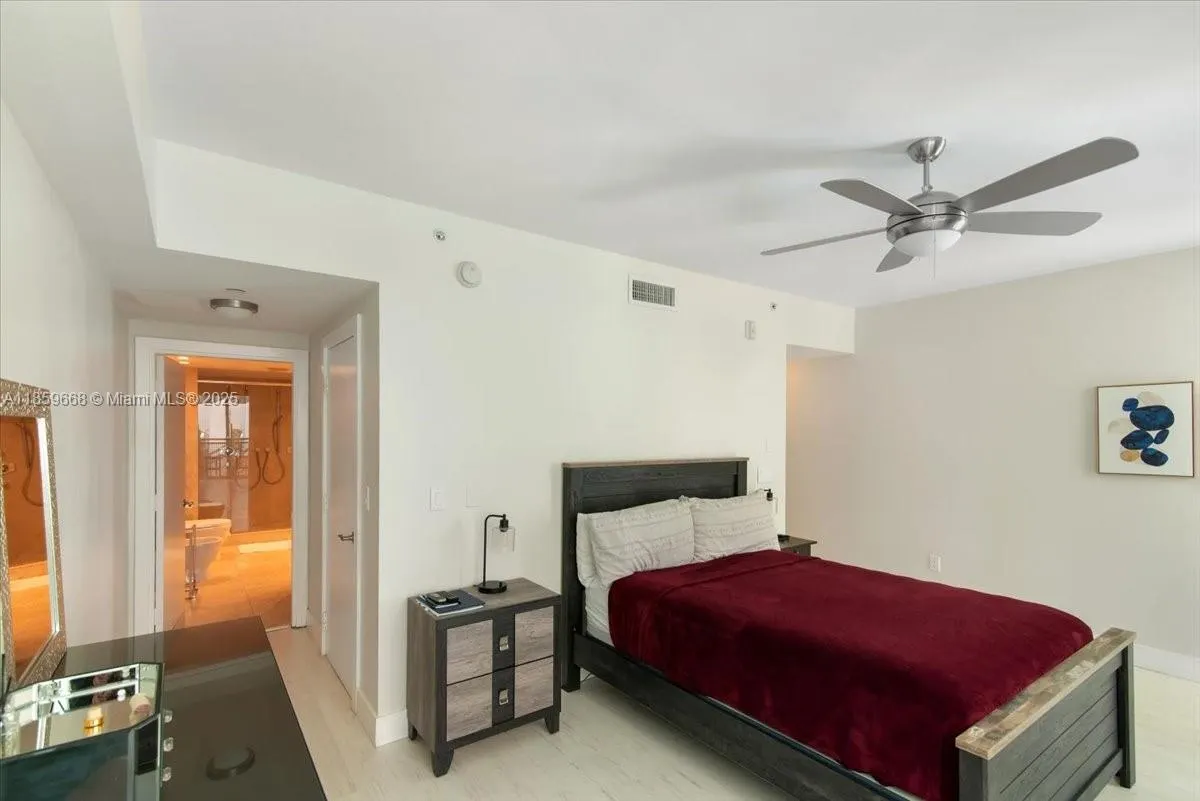 6000 Collins Ave, #146