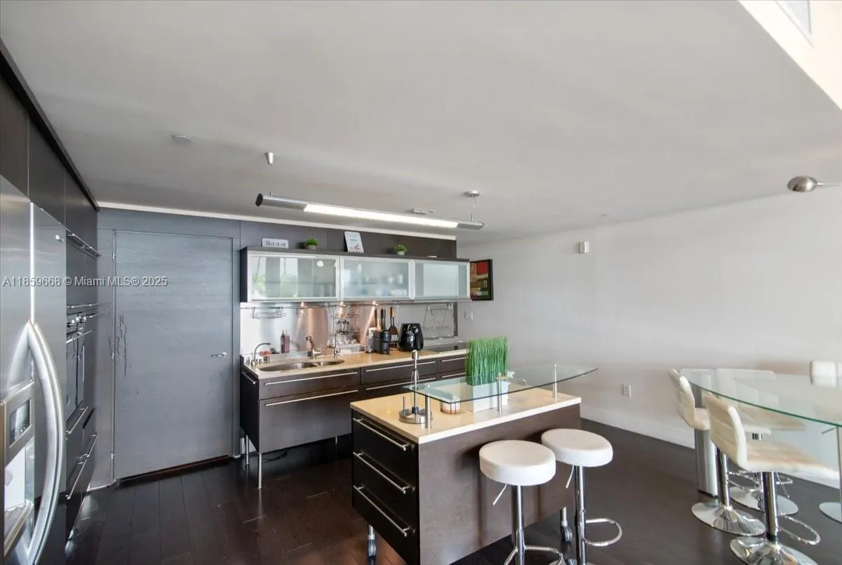 6000 Collins Ave, #146