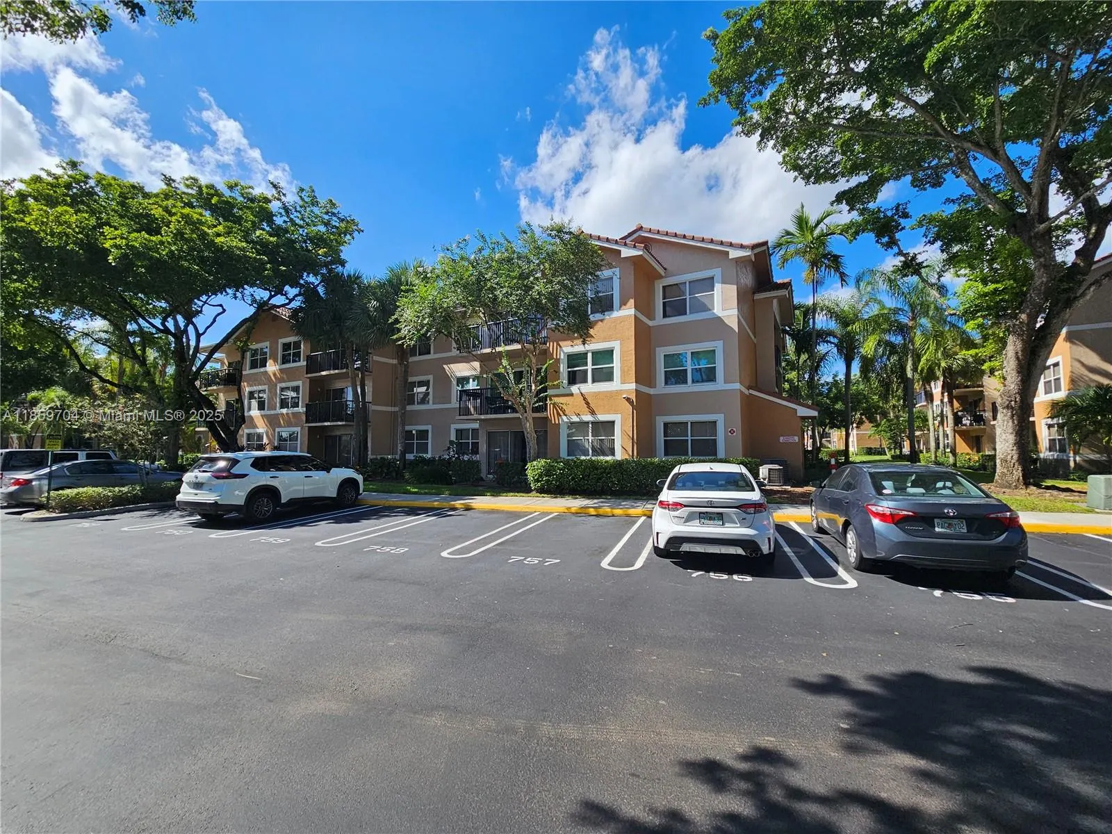 8701 Wiles Rd, #305