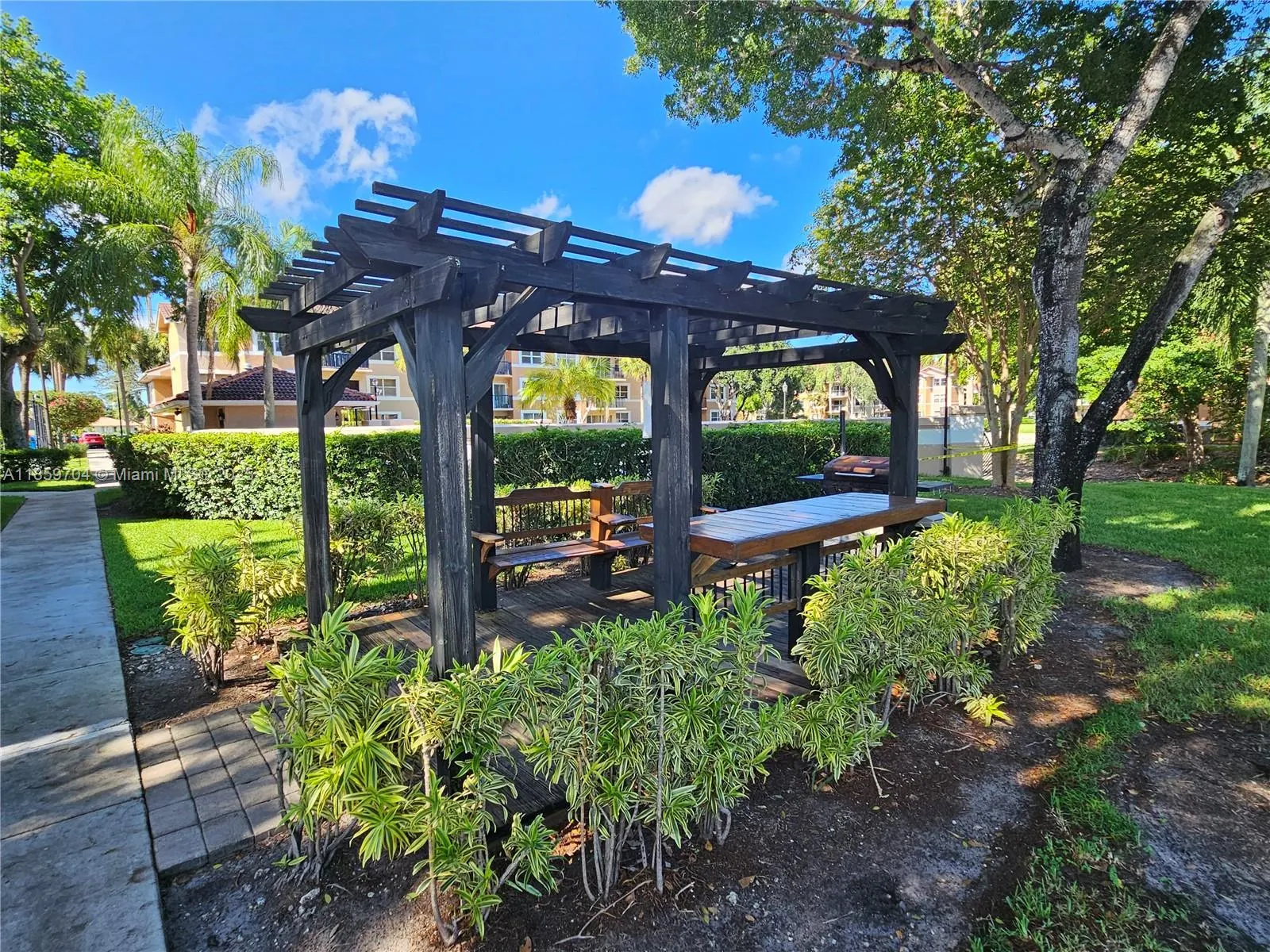 8701 Wiles Rd, #305