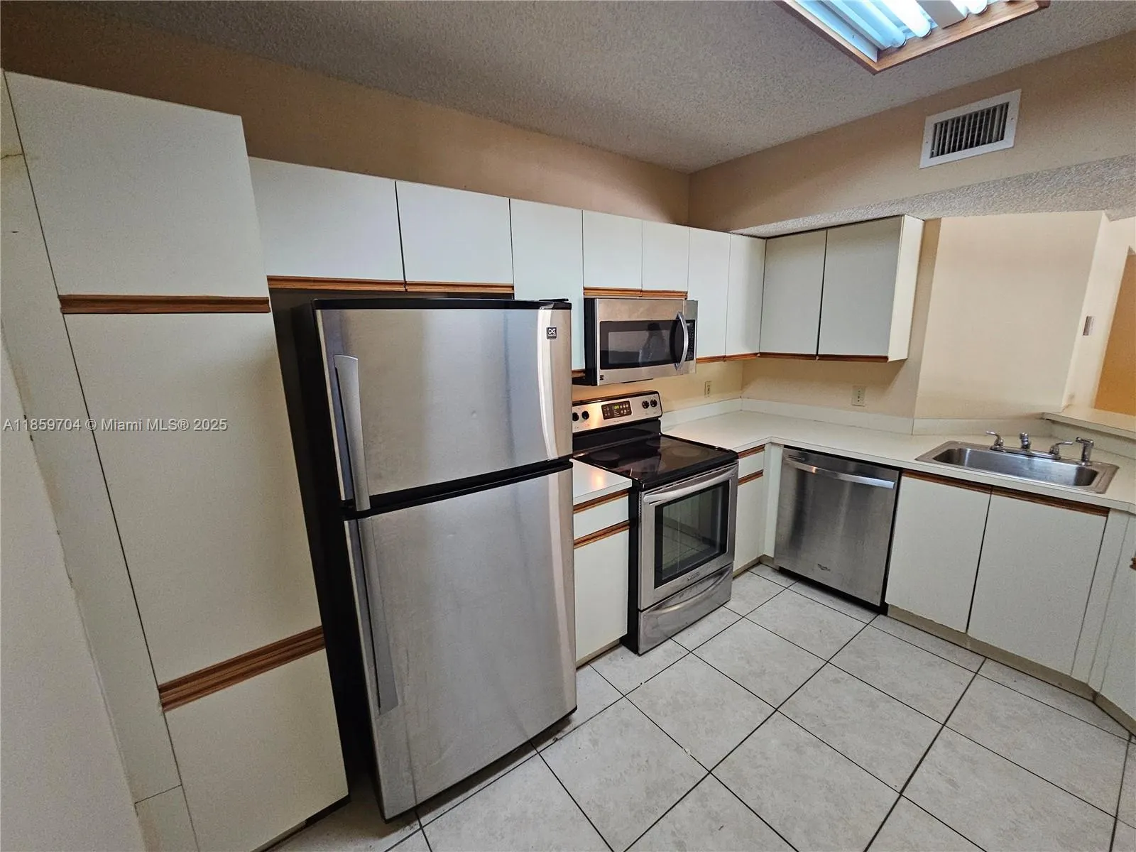 8701 Wiles Rd, #305