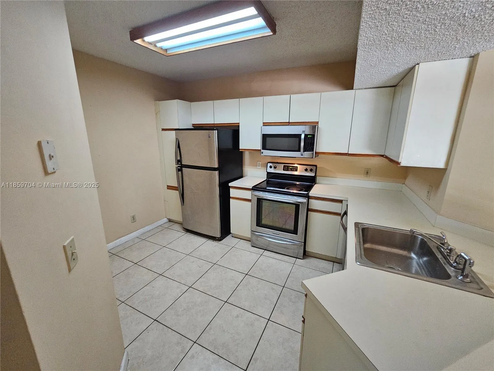 8701 Wiles Rd, #305