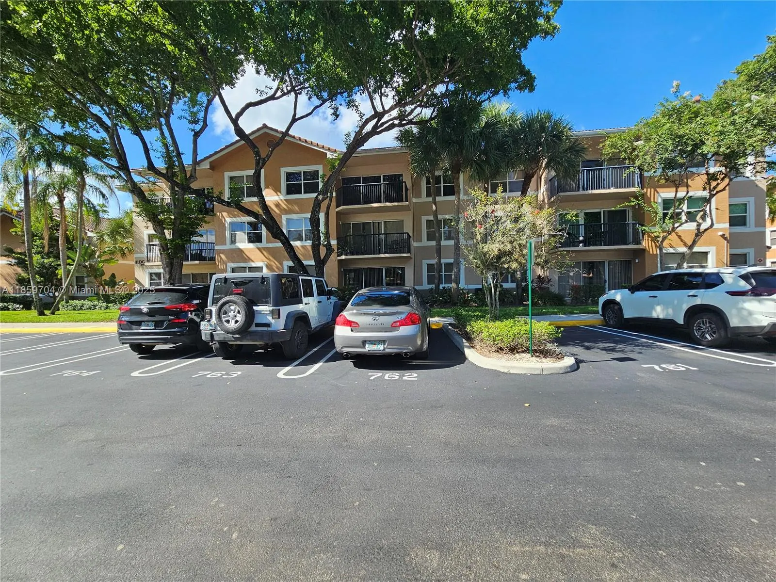 8701 Wiles Rd, #305