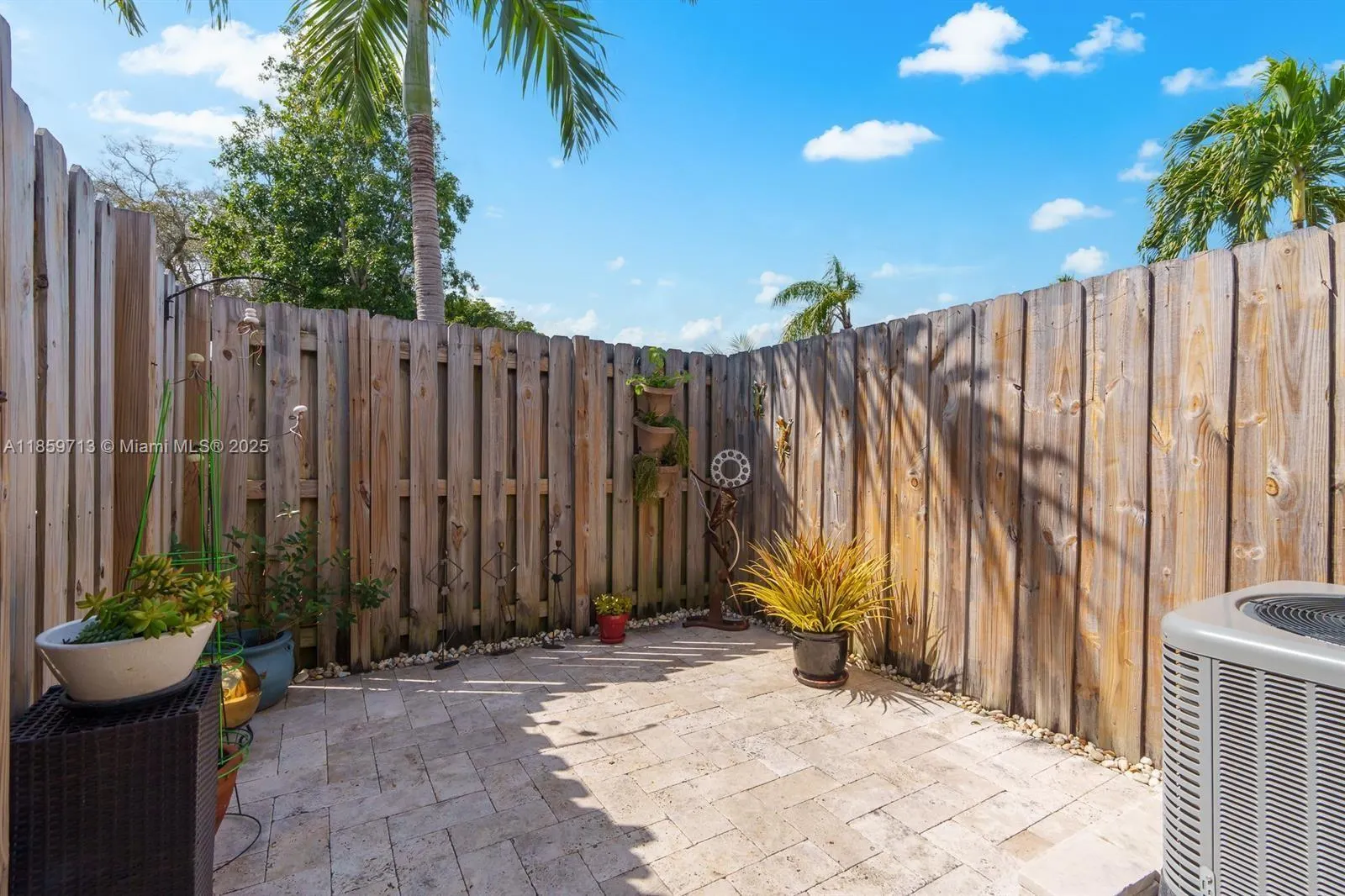 2900 NW 69th Ct