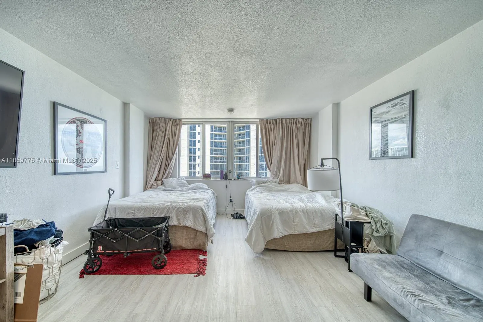 19201 Collins Ave, #822