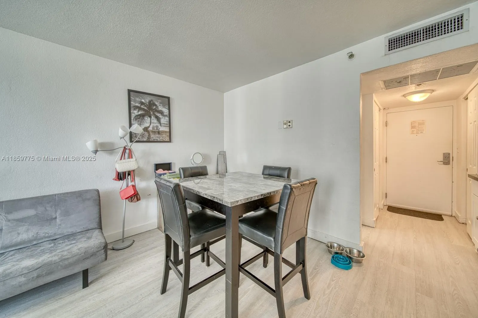 19201 Collins Ave, #822