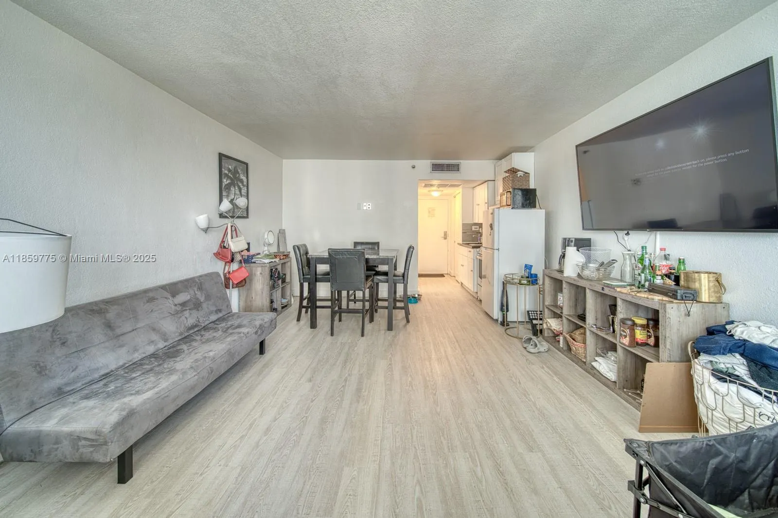 19201 Collins Ave, #822