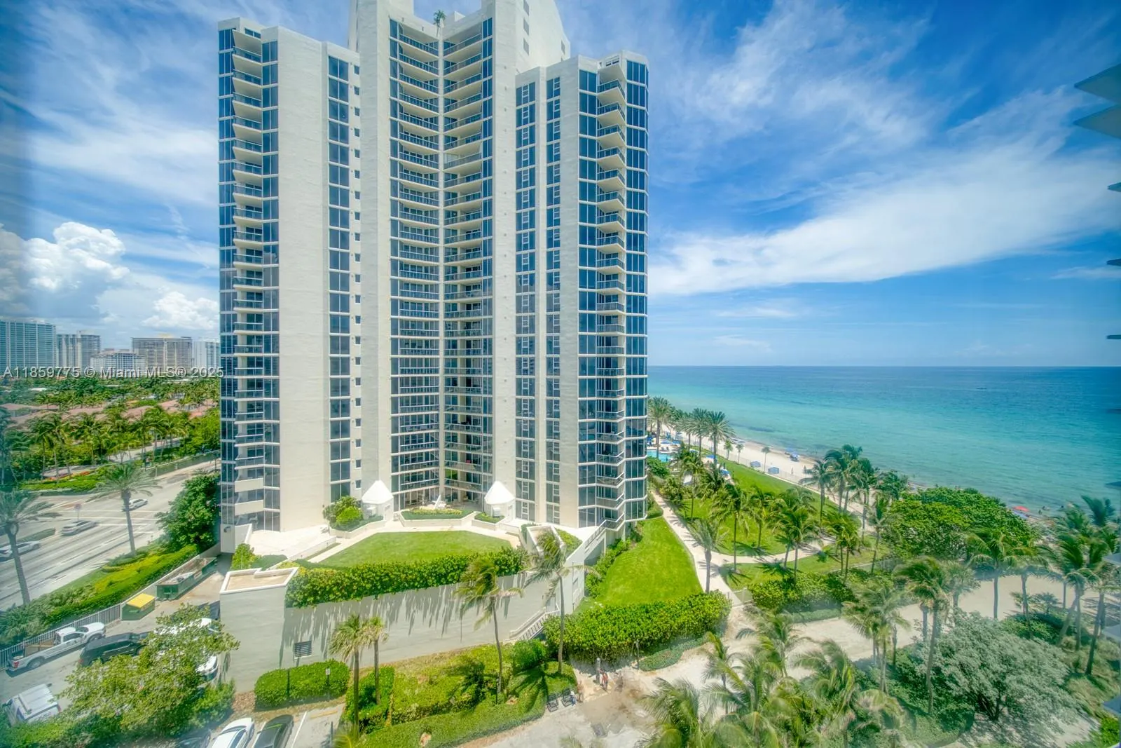 19201 Collins Ave, #822