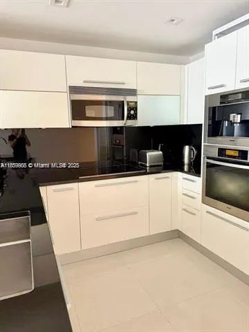 17121 Collins Ave, #2505