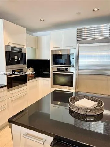 17121 Collins Ave, #2505