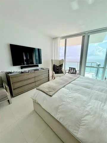 17121 Collins Ave, #2505