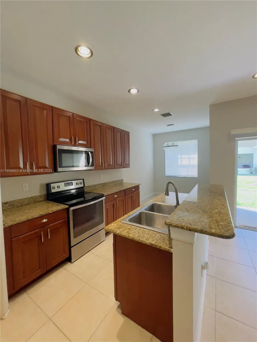 1560 SE Wilshire Pl, #103