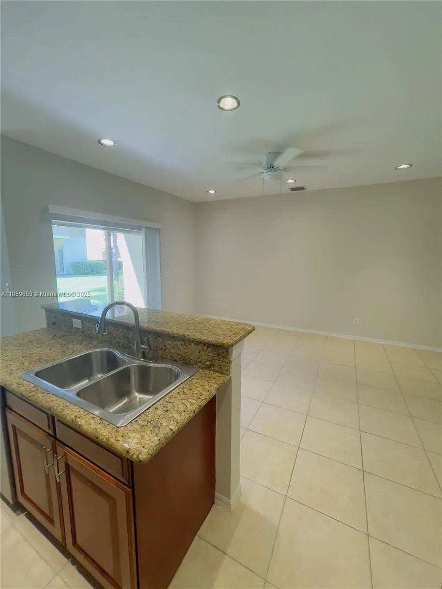 1560 SE Wilshire Pl, #103