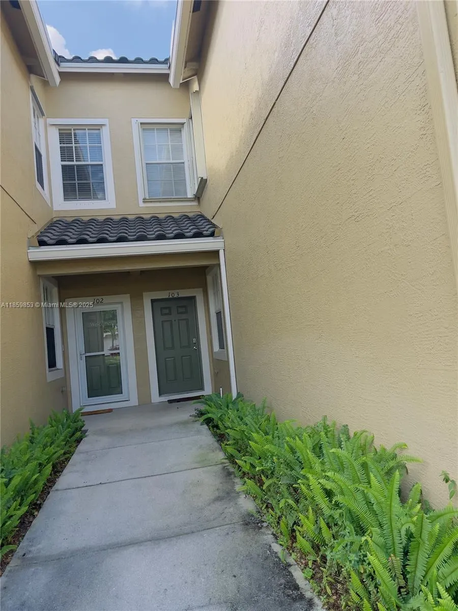 1560 SE Wilshire Pl, #103