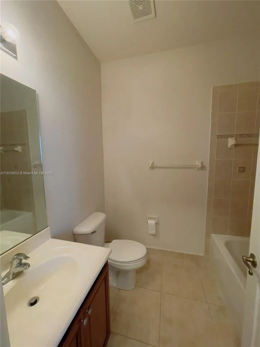 1560 SE Wilshire Pl, #103