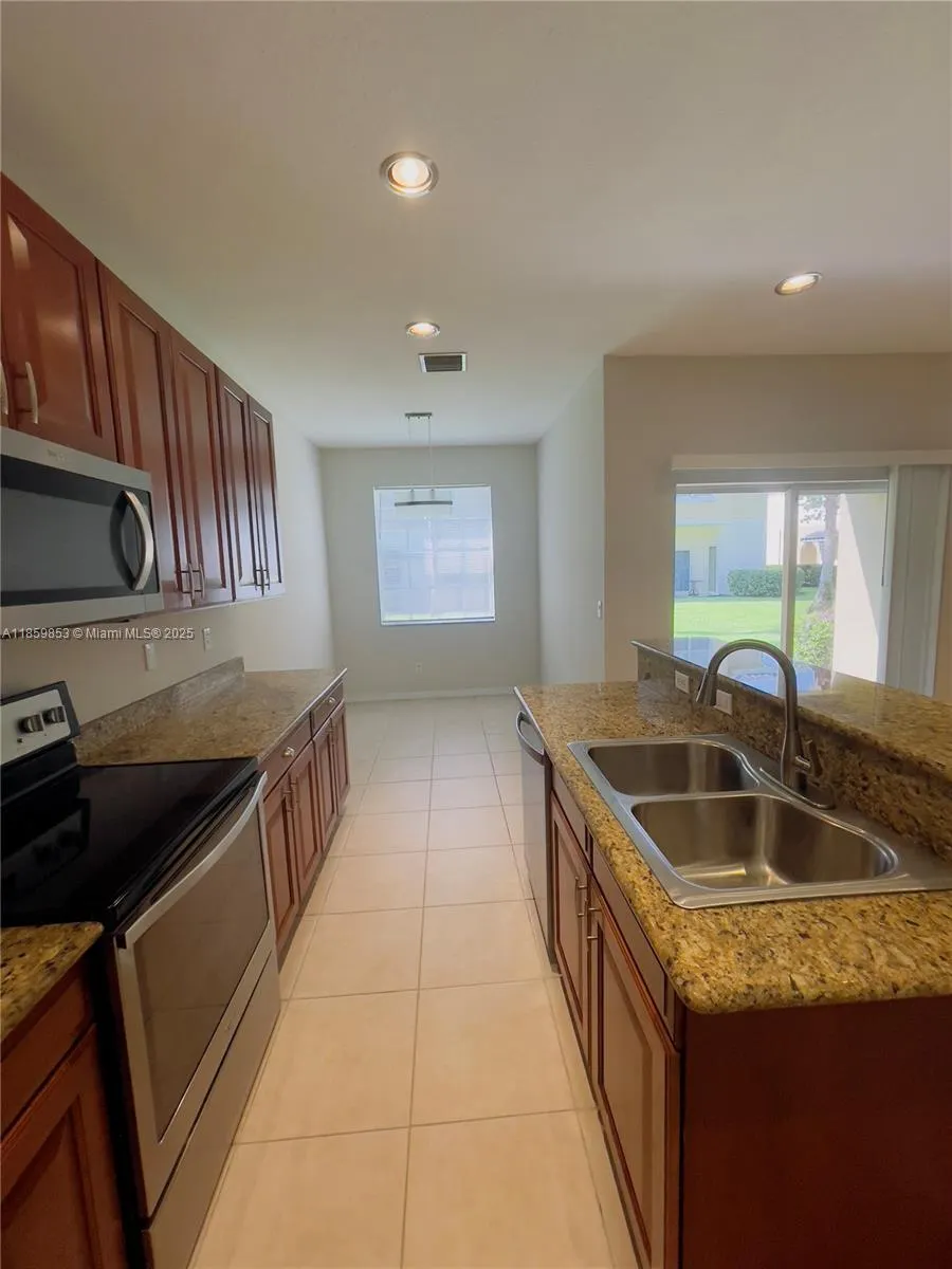 1560 SE Wilshire Pl, #103