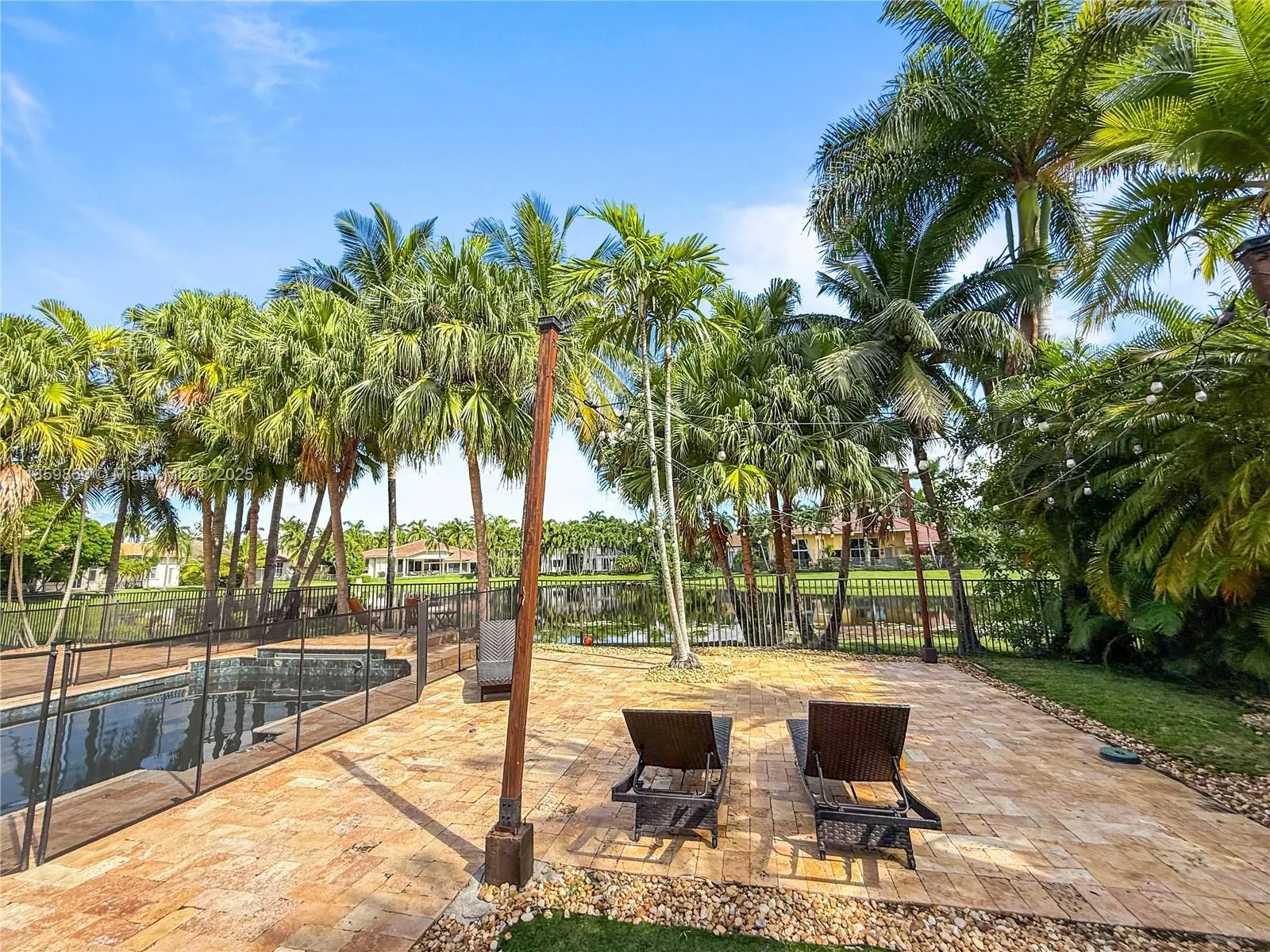 2514 Poinciana Dr