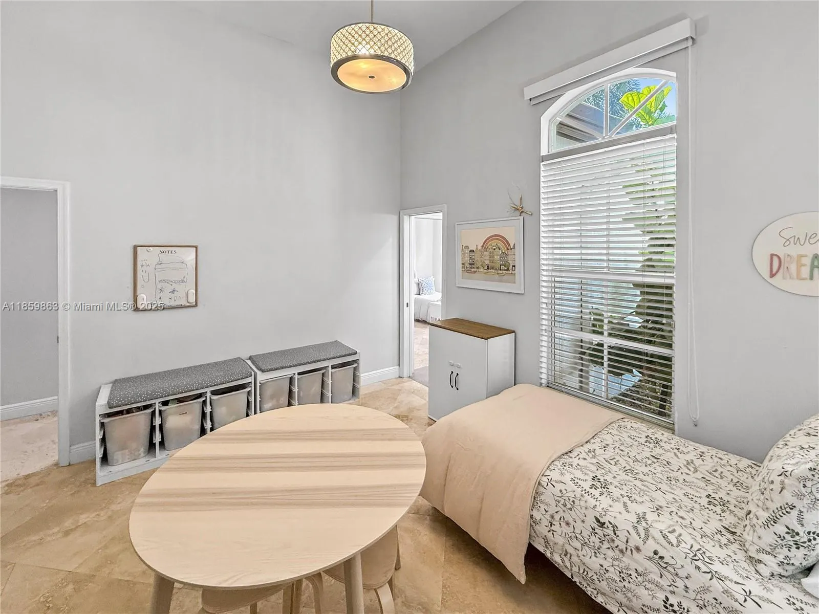 2514 Poinciana Dr