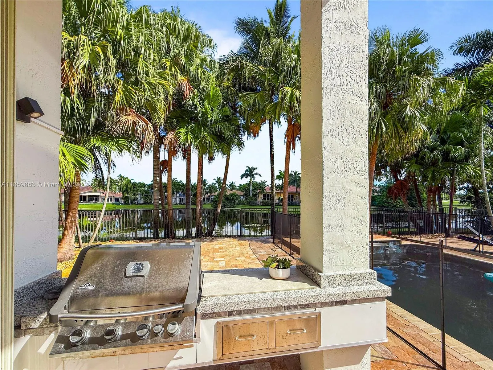 2514 Poinciana Dr