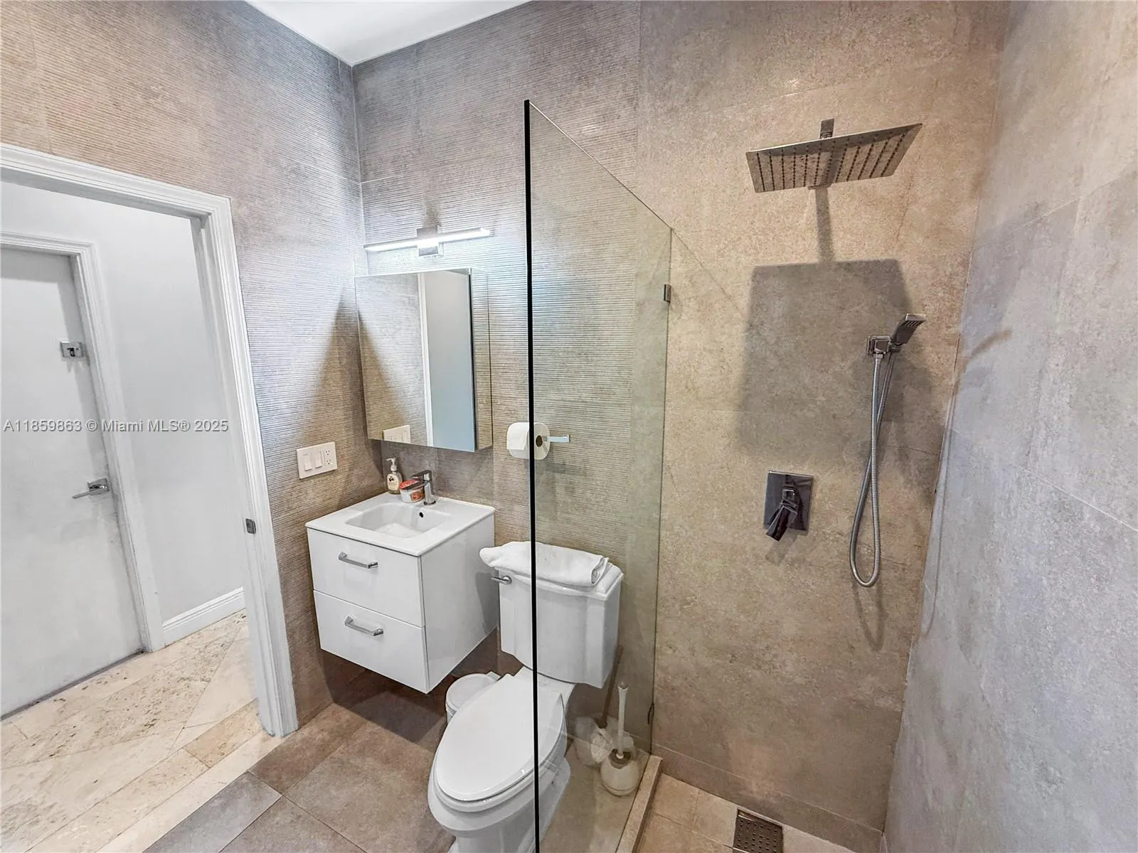 2514 Poinciana Dr