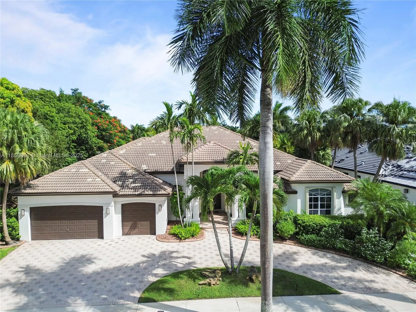 2514 Poinciana Dr
