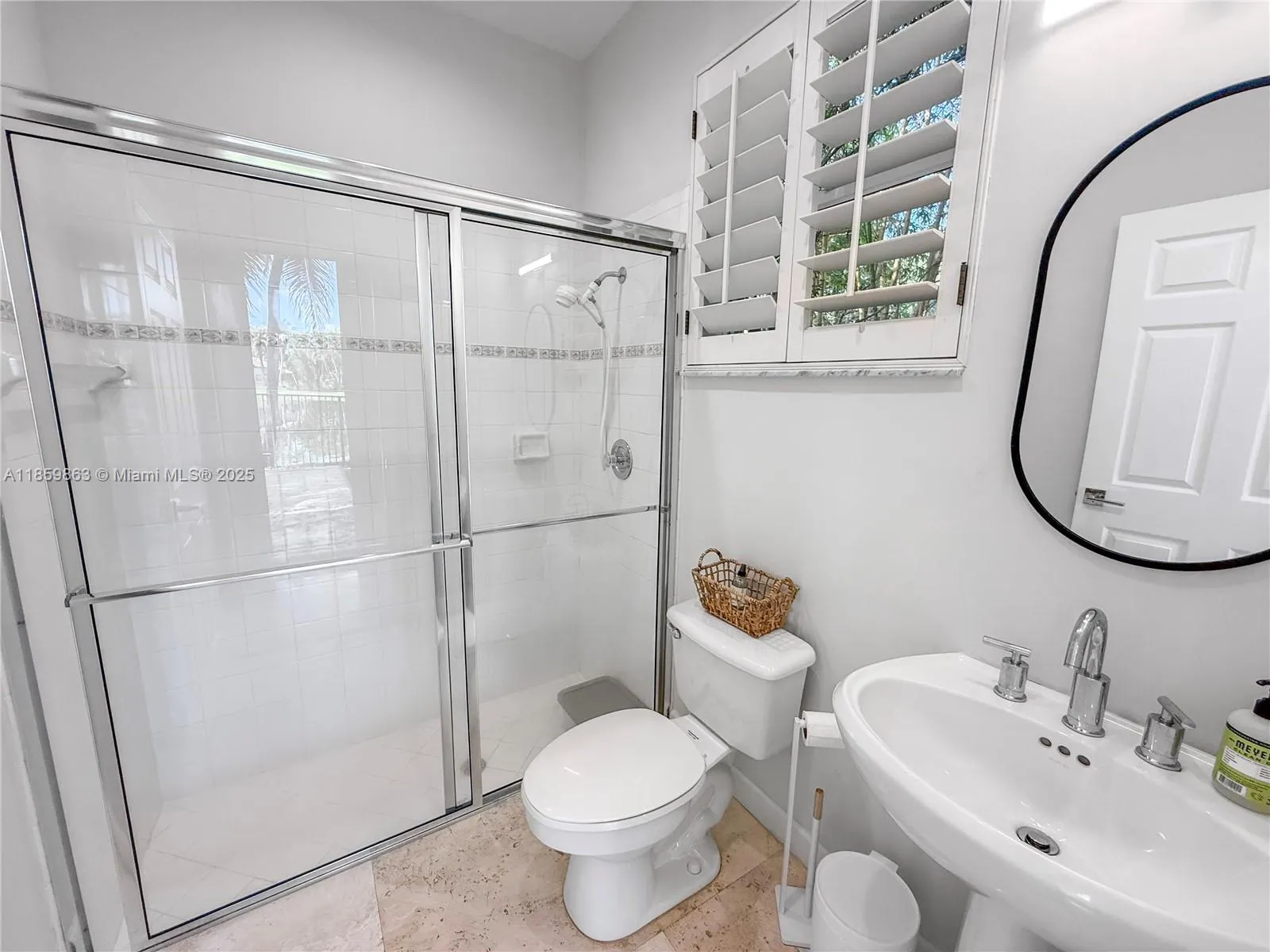 2514 Poinciana Dr